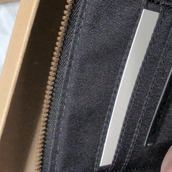 Lucky Brand Leather Wristlet and TriFold Wallet - Picture 11 of 13